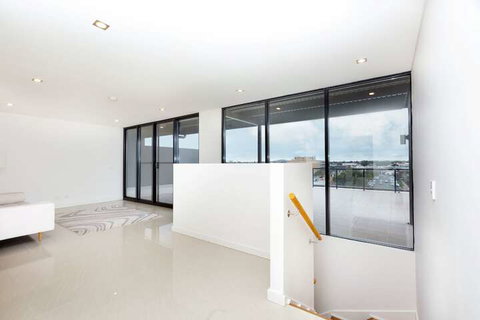 Enjoy Penthouse Living In The CBD - Accommodation Coffs Harbour 4