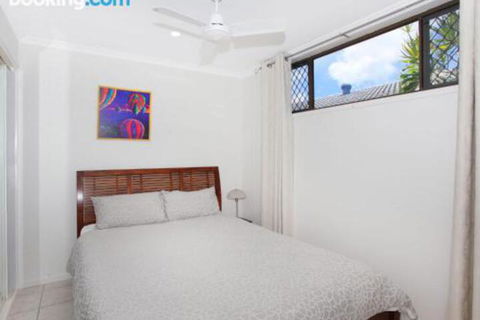 Schirrmann 56 Four Bedroom Home On Canal With Pool Pontoon Aircon & WiFi! - Accommodation Coffs Harbour 4