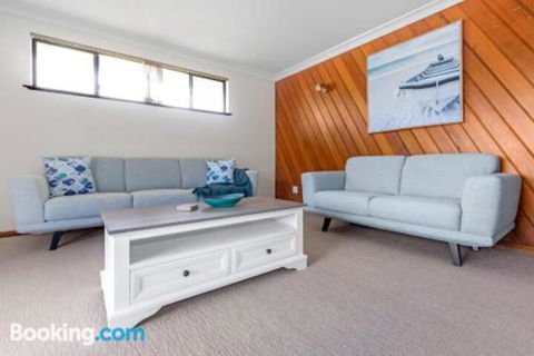 Stingray Shores Your Riverside Escape - Accommodation Coffs Harbour 2