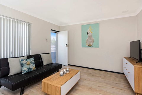 Executive 1BR Suite - Close To Foreshore & Cbd - Accommodation Coffs Harbour 3