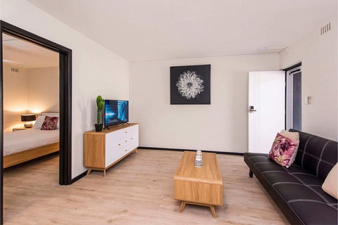 Convenient 1BR Apartment Close To Foreshore & Cbd - Accommodation Coffs Harbour 3