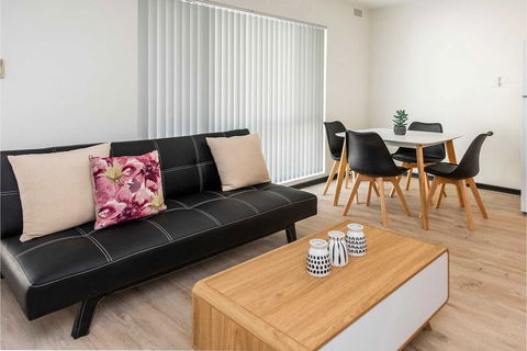 Convenient 1BR Apartment Close To Foreshore & Cbd - Accommodation Coffs Harbour 1
