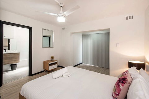 Convenient 1BR Apartment Close To Foreshore & Cbd - Accommodation Coffs Harbour 0