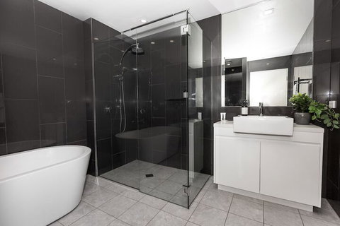 Trendy Self Contained City Apartment - Accommodation Coffs Harbour 5