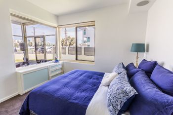 Serene Marinafront 3BR Retreat - Accommodation Coffs Harbour 1
