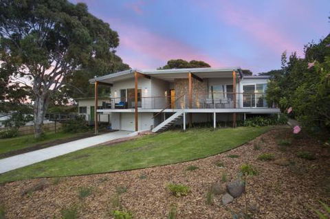 THE PERFECT BEACH HOUSE - Accommodation Coffs Harbour 0