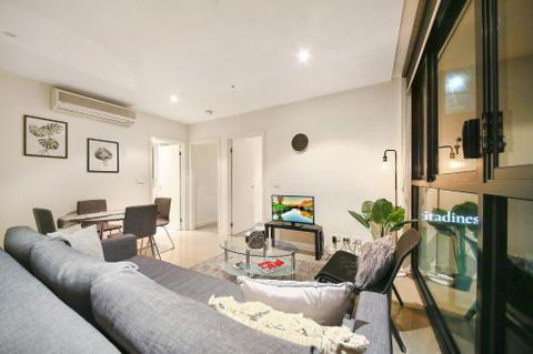 A Cozy 2BR CBD Apartment Near Bourke St. Mall - Accommodation Coffs Harbour 2