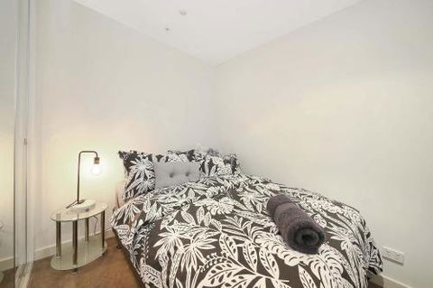A Cozy 2BR CBD Apartment Near Bourke St. Mall - Accommodation Coffs Harbour 1