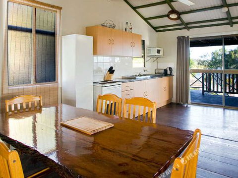 1770 Beach Accommodation Elliot Lodge - Accommodation Coffs Harbour 3