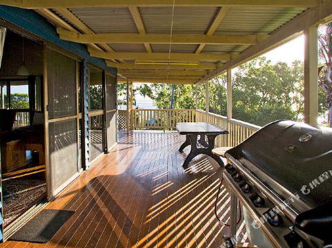 1770 Beach Accommodation Elliot Lodge - Accommodation Coffs Harbour 5