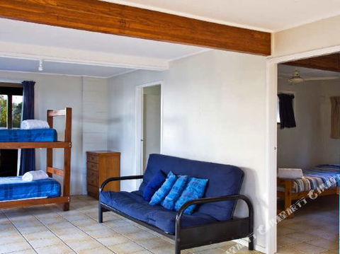1770 Beach Accommodation Elliot Lodge - Accommodation Coffs Harbour 4
