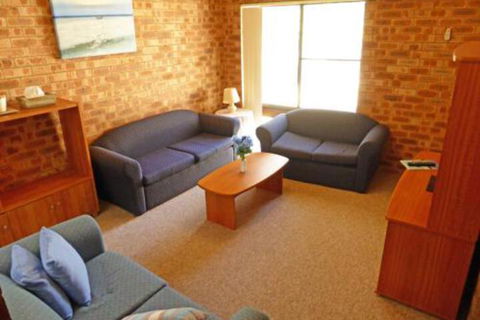 Dolphins Delight At Culburra Beach - Accommodation Coffs Harbour 6