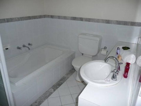 Absolute Luxury In The East End Of Adelaide Apartment - Accommodation Coffs Harbour 3