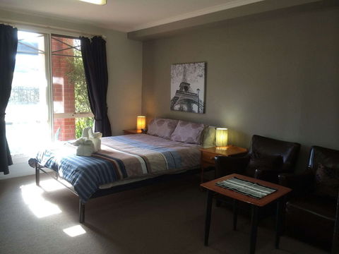 Box Hill Studios 4 At Canterbury Gardens - Accommodation Coffs Harbour 4