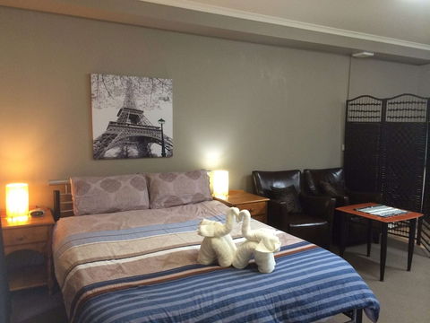 Box Hill Studios 4 At Canterbury Gardens - Accommodation Coffs Harbour 6