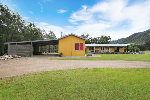 Feathertop Views And Dorm - Accommodation Coffs Harbour 1