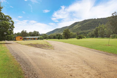 Feathertop Views And Dorm - Accommodation Coffs Harbour 0