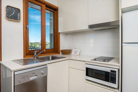 A PERFECT STAY - Quiksilver Apartments - The Wreck - Accommodation Coffs Harbour 1