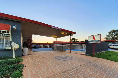 Ardeanal Motel West Wyalong - Accommodation Coffs Harbour 1
