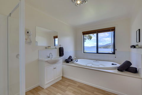 Port Huon Cottages - Accommodation Coffs Harbour 4