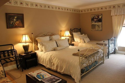 Ivy On Glenelg - Accommodation Coffs Harbour 4