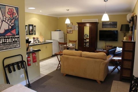 Ivy On Glenelg - Accommodation Coffs Harbour 3