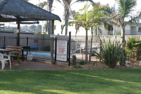 Admirals Lodge - Accommodation Coffs Harbour 6