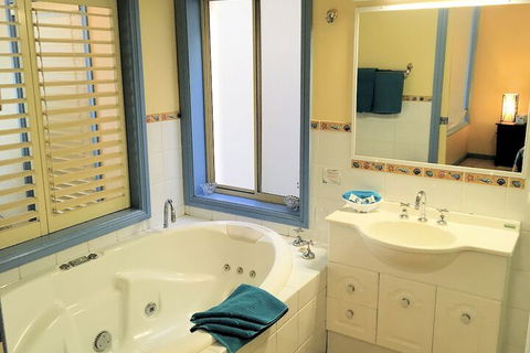 Al Mare Beachfront Retreat - Accommodation Coffs Harbour 5