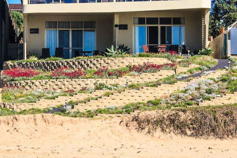 Al Mare Beachfront Retreat - Accommodation Coffs Harbour 1