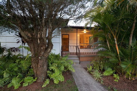 Ron's Beach House - Accommodation Coffs Harbour 0