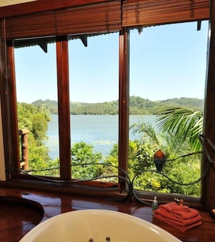 Secrets On The Lake - Accommodation Coffs Harbour 6