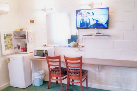 A & A Lodge Motel Emerald - Accommodation Coffs Harbour 6