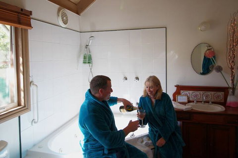 Olinda Country Cottages - Accommodation Coffs Harbour 2