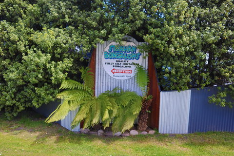 Strahan Bungalows - Accommodation Coffs Harbour 3