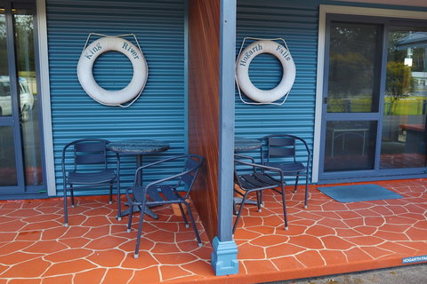 Strahan Bungalows - Accommodation Coffs Harbour 4