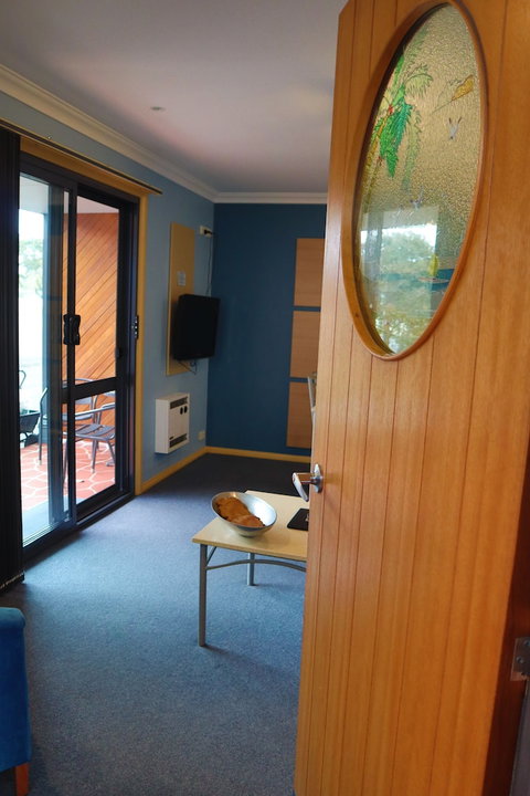 Strahan Bungalows - Accommodation Coffs Harbour 2