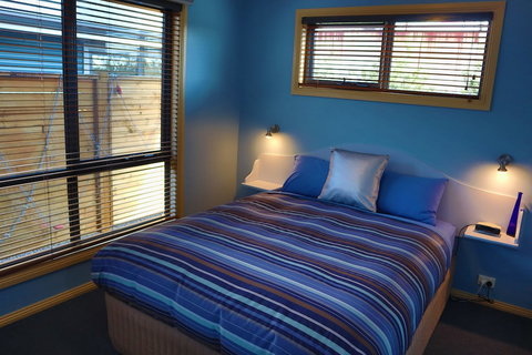 Strahan Bungalows - Accommodation Coffs Harbour 6