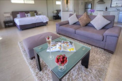 Azjure Studio Retreat - Accommodation Coffs Harbour 4