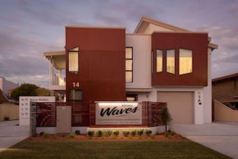 Albany Waves - Accommodation Coffs Harbour 0