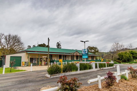 Breeze Holiday Parks - Eildon - Accommodation Coffs Harbour 2