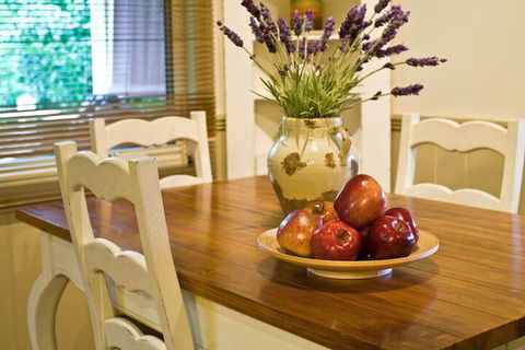 Autumn Abode Cottages Two - Accommodation Coffs Harbour 4