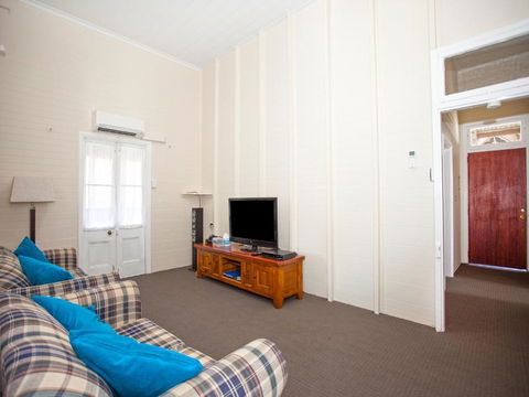 CBD Holiday Home - Accommodation Coffs Harbour 2