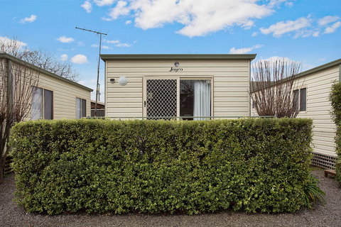 Lake Hamilton Motor Village & Caravan Park - Accommodation Coffs Harbour 0