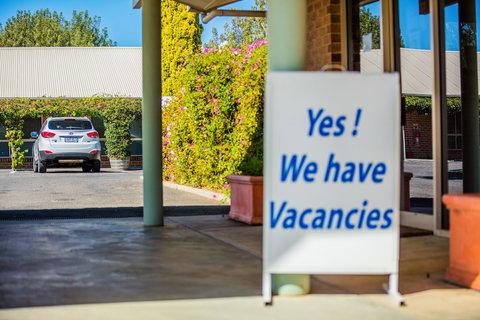 Country Roads Motor Inn Naracoorte - Accommodation Coffs Harbour 2