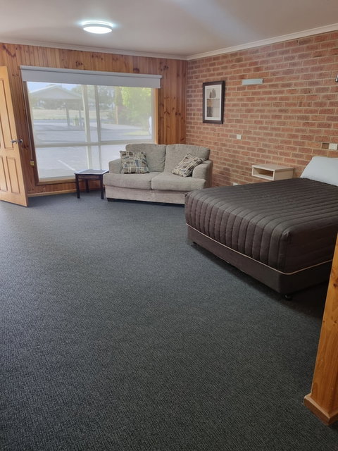 Country Roads Motor Inn Naracoorte - Accommodation Coffs Harbour 6
