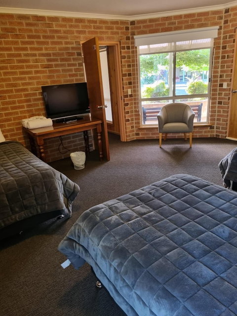 Country Roads Motor Inn Naracoorte - Accommodation Coffs Harbour 4