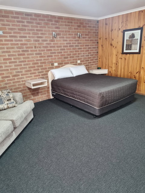 Country Roads Motor Inn Naracoorte - Accommodation Coffs Harbour 5