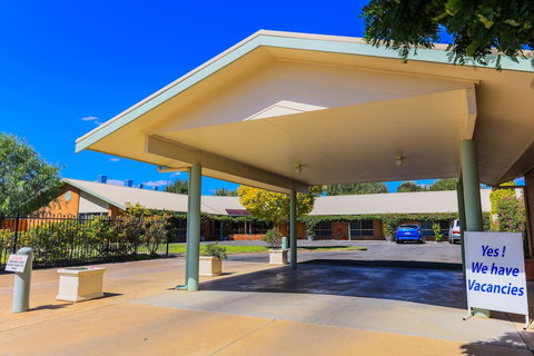 Country Roads Motor Inn Naracoorte - Accommodation Coffs Harbour 1