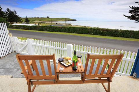 At The Beach & Not Quite At The Beach Holiday Cottages Stanley - Accommodation Coffs Harbour 6