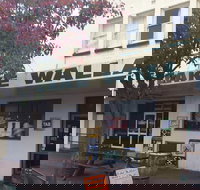 Lake Wallace Hotel - Accommodation Coffs Harbour